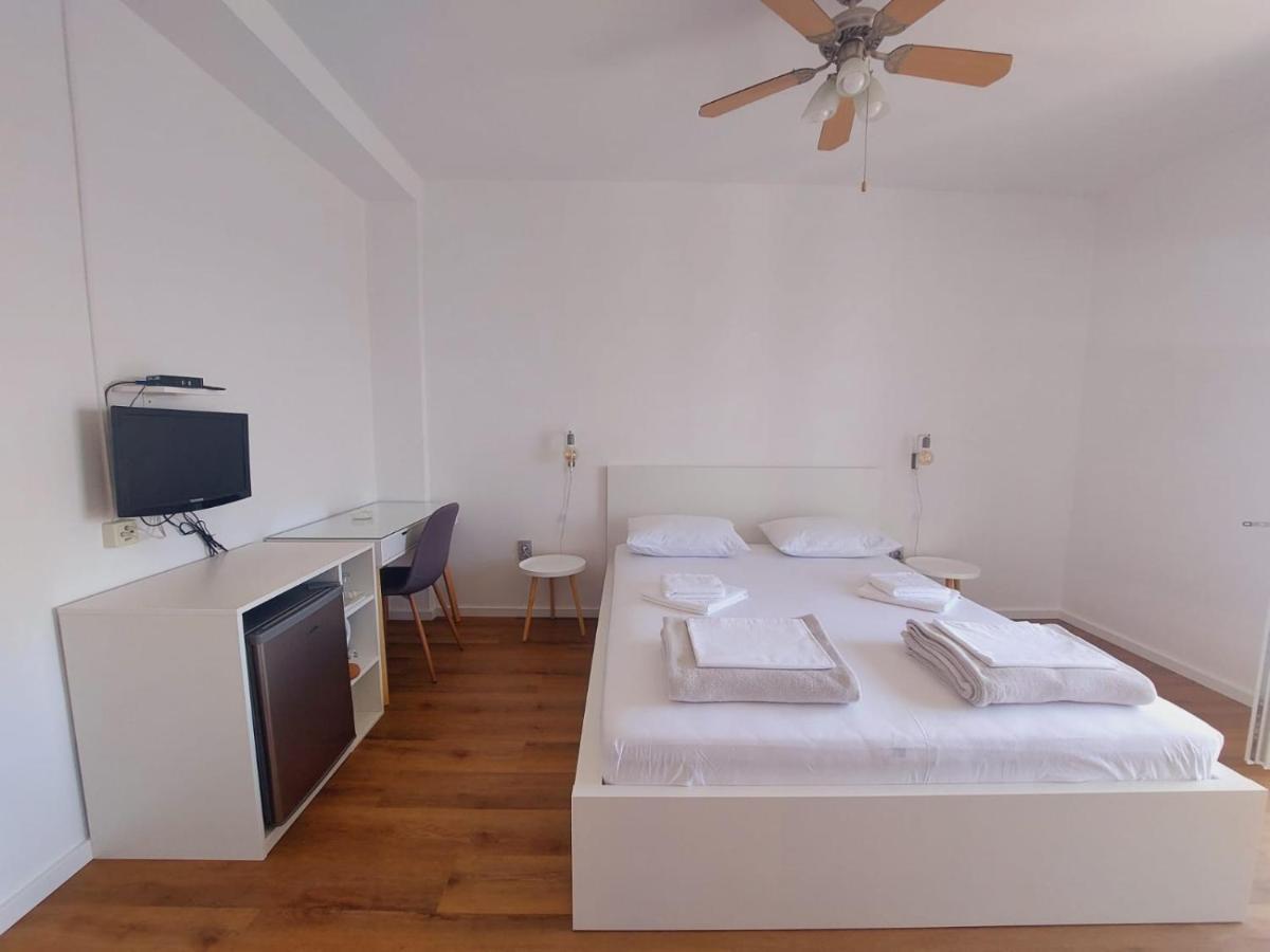 Vinko Rooms Primošten Buitenkant foto