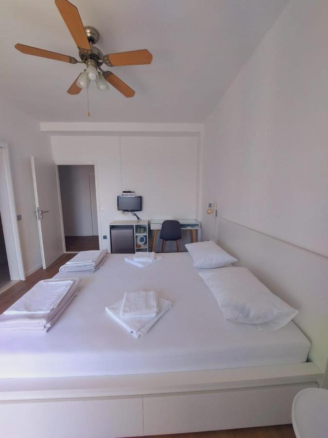 Vinko Rooms Primošten Buitenkant foto