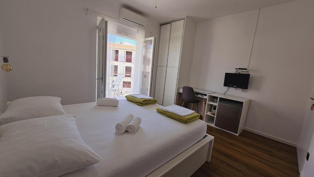 Vinko Rooms Primošten Buitenkant foto